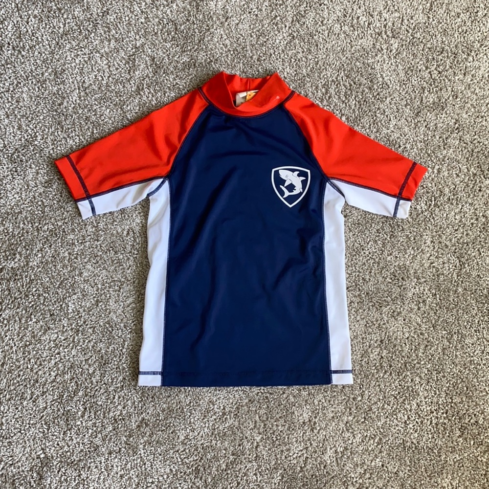 Brand new ‘shark’ rashguard sunscreen swimwear 🤩